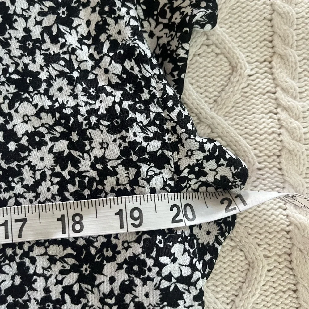 NEW! MICHAEL Michael Kors Floral Black and White Women's Blouse Size Medium - Picture 10 of 10